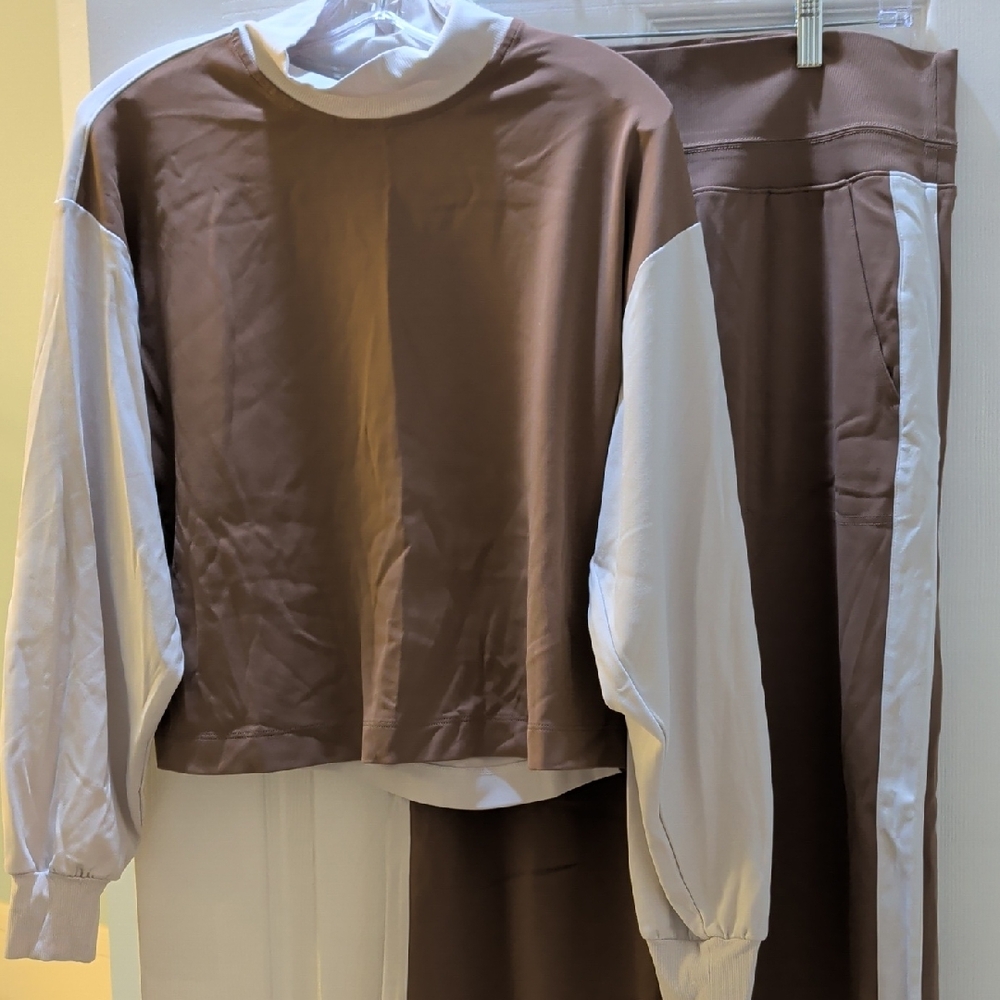 Athleta Cream and White Ribbed Top